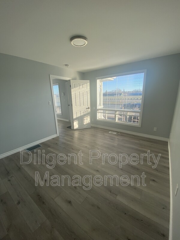 Photo du bâtiment - 260 Lansdowne St W