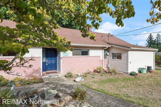 Building Photo - 3 br, 2 bath House - 7035 Cooper Point RD NW