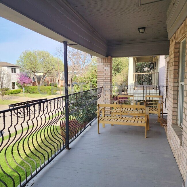 Foto del edificio - Updated 1/1 Apartment in Prime Dallas Location Ready for Move-In!