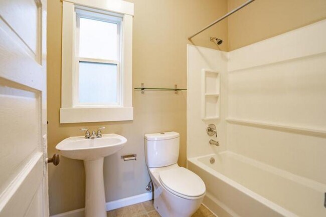 Foto del edificio - 0 bedroom in Seattle WA 98109