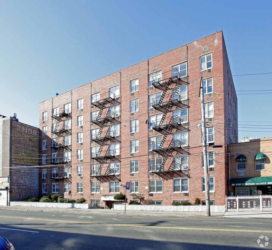 Foto del edificio - 4769 White Plains Rd