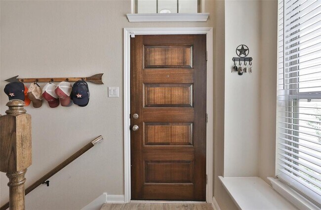 Foto del edificio - 252 Cheswood Forest Dr