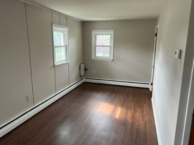 Foto del edificio - 361 Colonial Rd