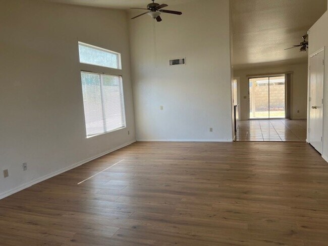 Foto del edificio - Fantastic 4 Bed / 2 Bath in Peoria - No HOA