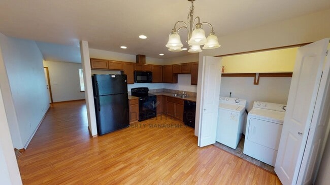 Building Photo - Maria167-2