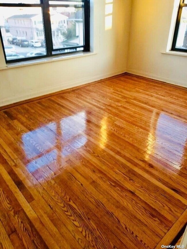 Foto del edificio - 160-10 Sanford Ave