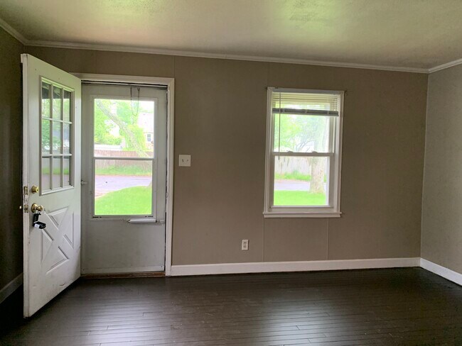 Foto del edificio - 1025 W Crestwood Dr