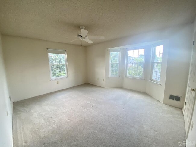 Building Photo - 31 Dartmouth Way