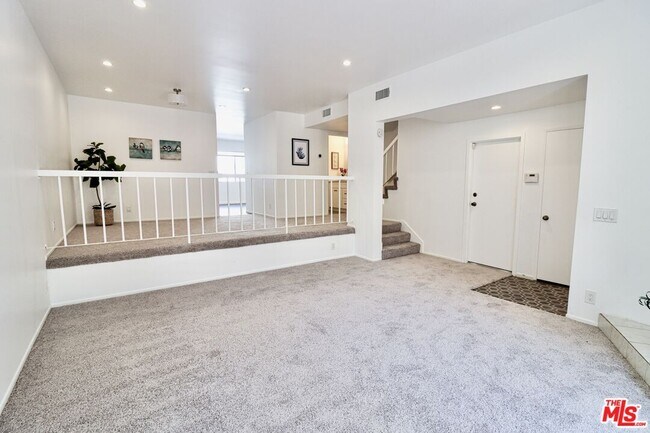 Building Photo - 17132 Palisades Cir