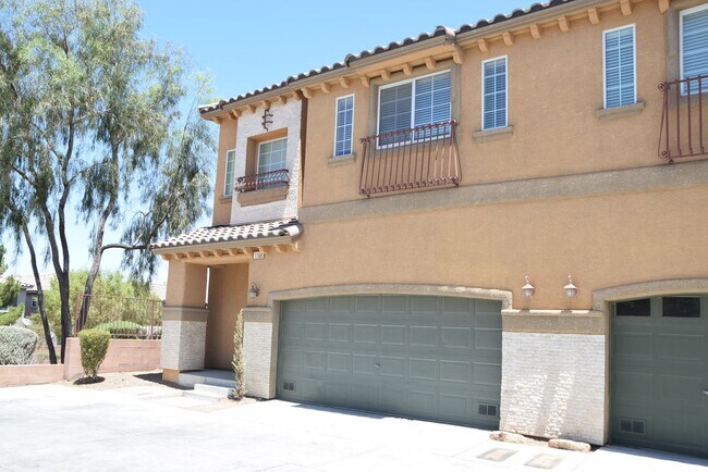 Foto del edificio - HENDERSON UPGRADED 4 BEDROOM HOME
