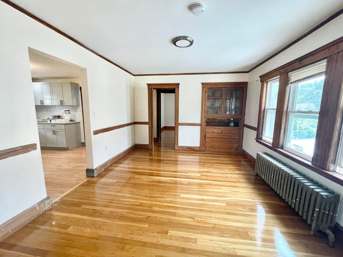 Primary Photo - 1082 Canterbury St