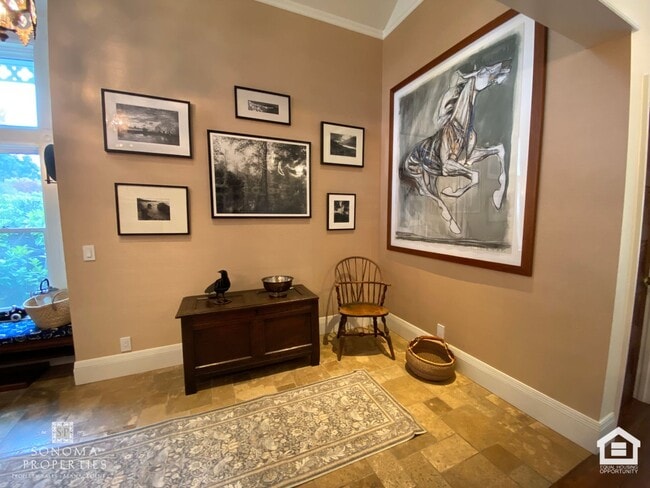 Foto del edificio - Stunning Furnished Eastside Home