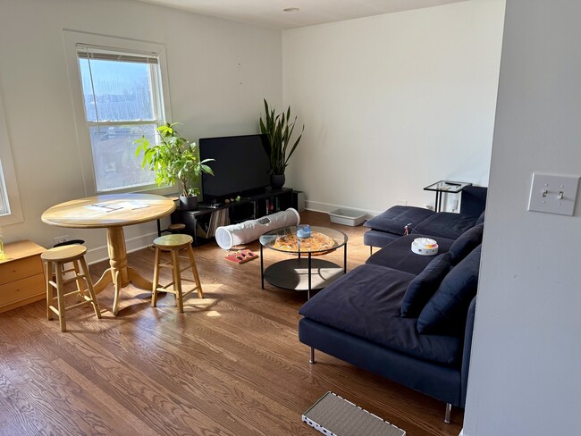 Building Photo - 4954 W Cullom Ave