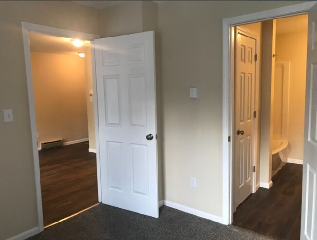 Foto del edificio - 1 bedroom MAIN floor apartment, Niles