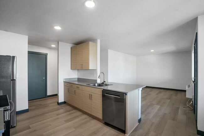 Interior Photo - Hickory Lake