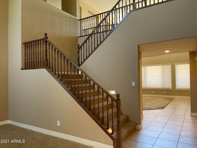 Foto del edificio - Charming 5 Bed 3.5 Bath 3 Car home in Nort...
