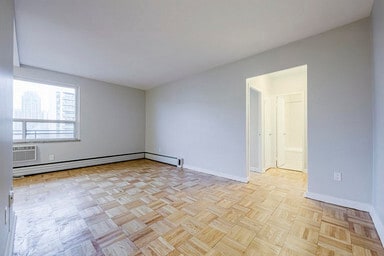 Building Photo - 40 Raglan Avenue