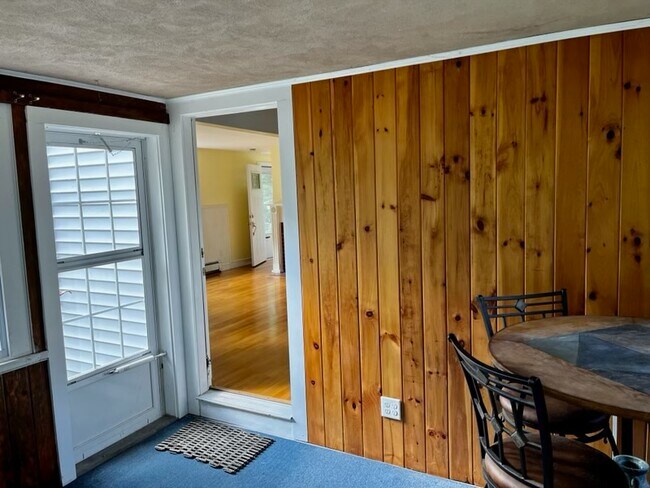 Building Photo - 275R Foundry St