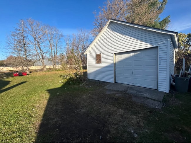 Building Photo - 120 Leray St
