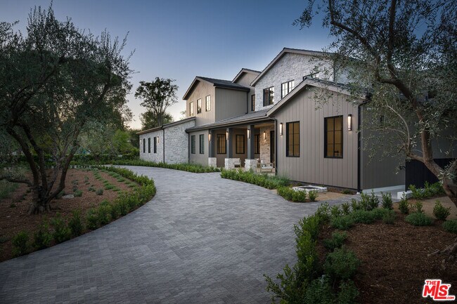 Foto del edificio - 23615 Long Valley Rd