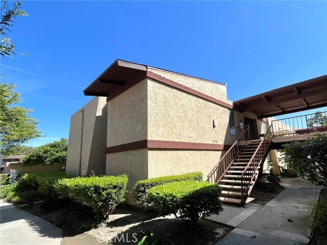 Foto del edificio - 1010 W MacArthur Blvd