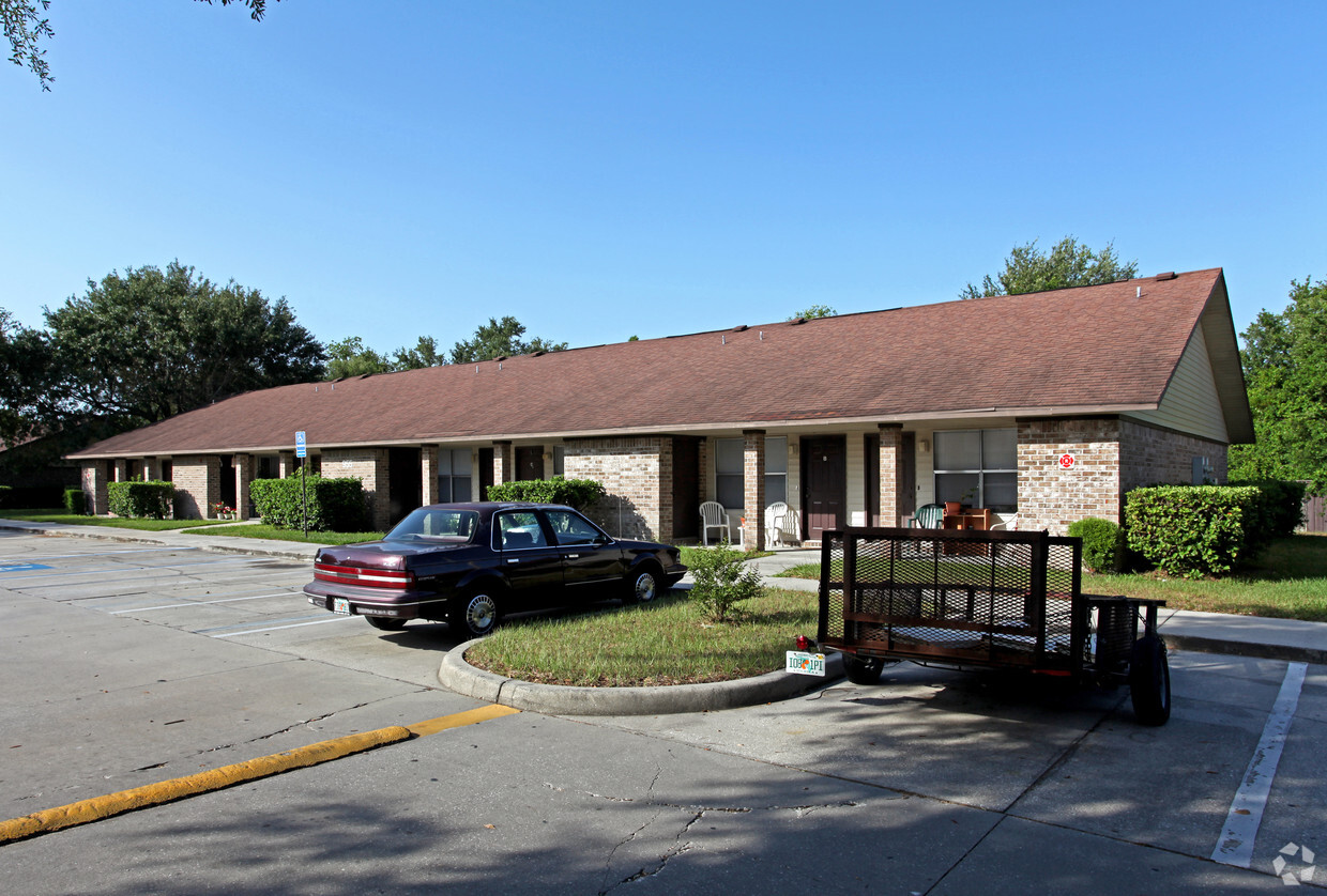 Primary Photo - Breezewood Apartments