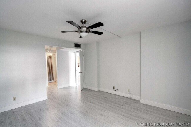 Building Photo - 11 Royal Palm Way