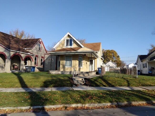 Building Photo - 236 Leland Ave