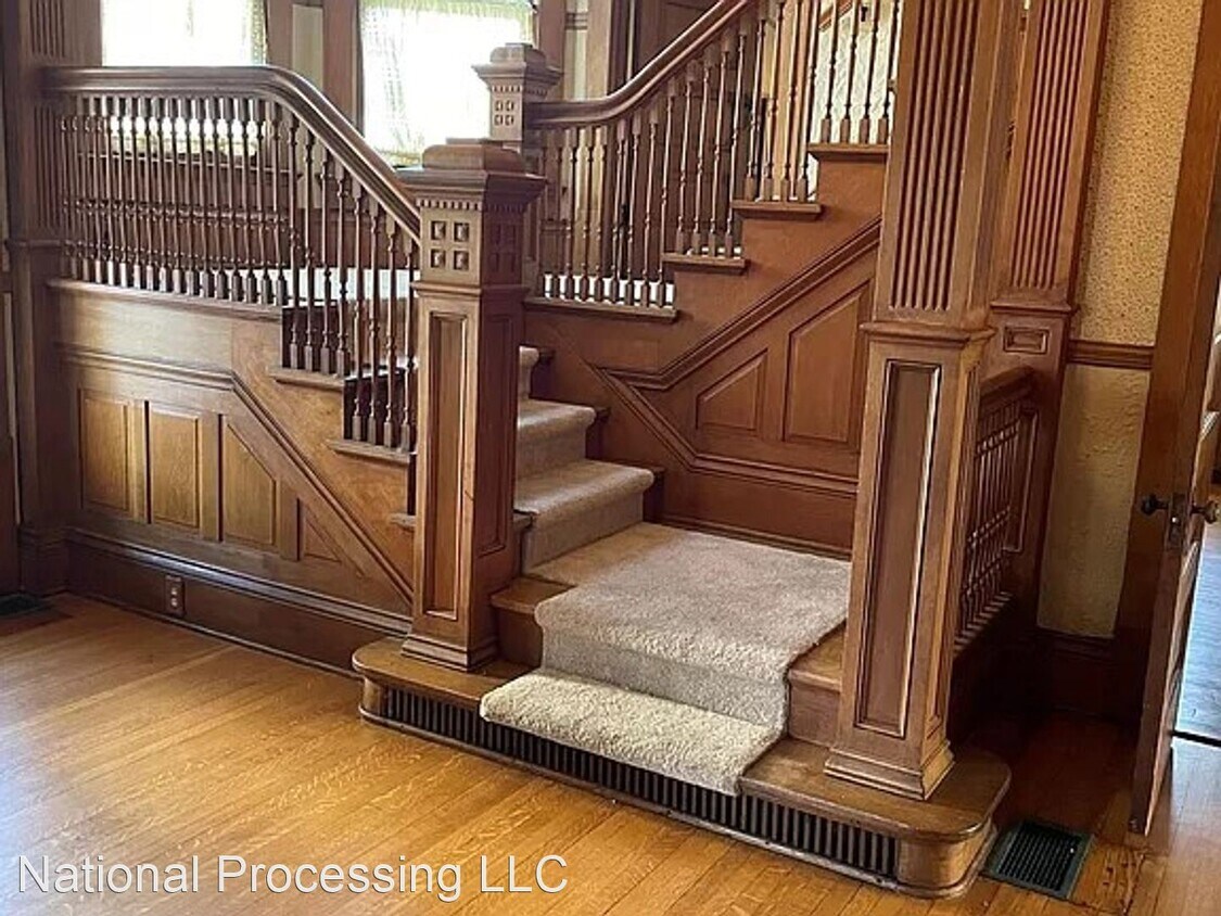 Foto principal - 5 br, 2.5 bath House - 847 Center Street