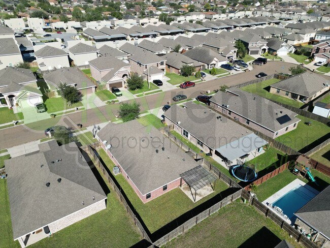 Building Photo - Beautiful 3b /2 bath home in Edinburg