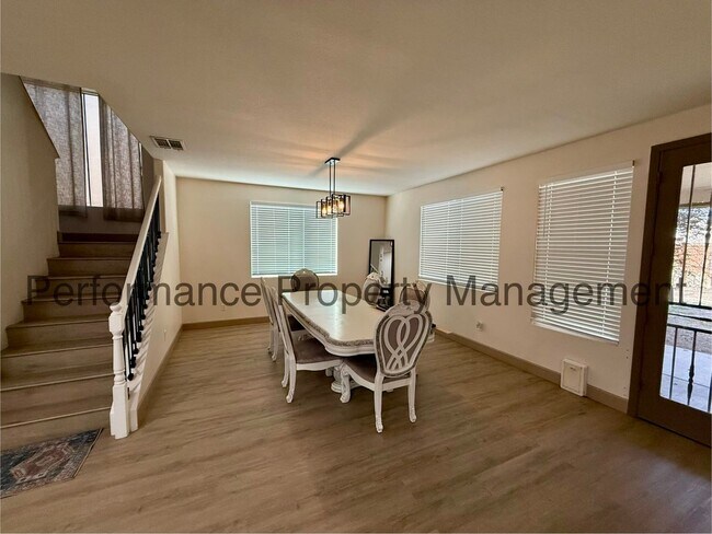 Foto del edificio - 6107 Shasta Daisy Way