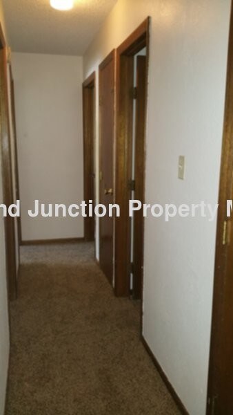 Building Photo - 684 1/2 W Moorland Cir