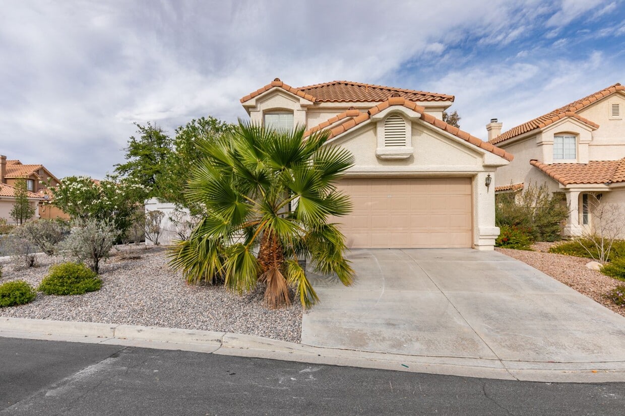 Foto principal - Beautiful Summerlin Home – 3 Bed, 2.5 Bath...