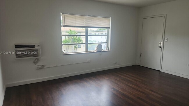 Foto del edificio - 428 NE 82nd St