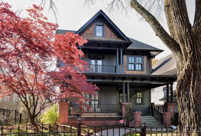 Foto del edificio - 349 N Highland Ave NE