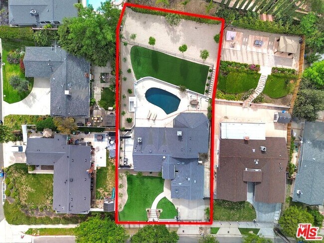 Building Photo - 5717 Oso Ave