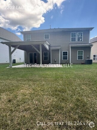Building Photo - 2202 Laurens Dr