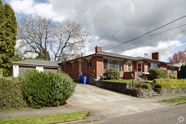 Building Photo - 2881 SE Sherman St