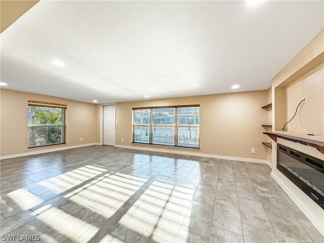 Building Photo - 2115 St Croix Ave