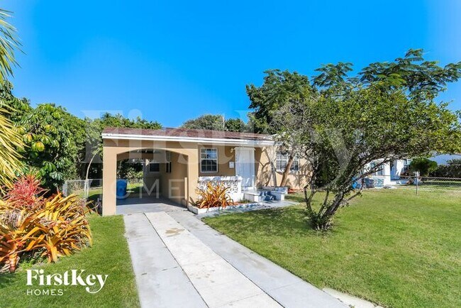Foto del edificio - 2621 Fletcher Ct