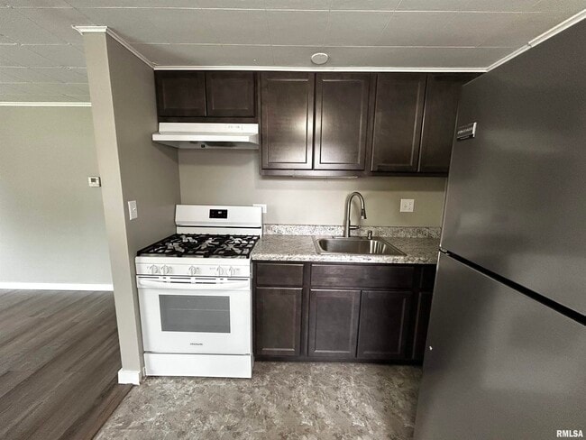 Building Photo - 135 Shadoway Dr