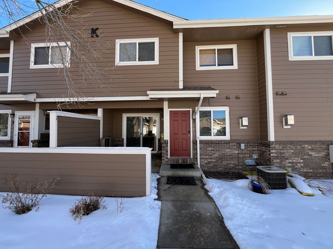 Adorable 3 story, 3BR/3.5BA Townhome w/ detached garage! - Adorable 3 story, 3BR/3.5BA Townhome w/ detached garage!