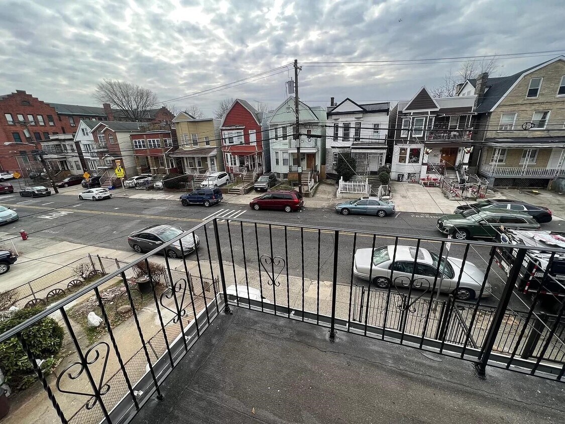 Foto principal - 144 Claremont Ave