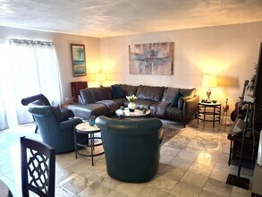 Building Photo - 1257 Drew St