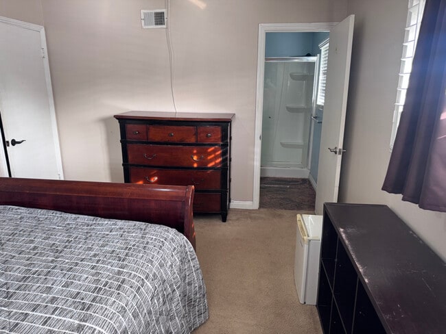 Building Photo - 4859 Stuart Dr