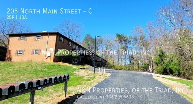 Building Photo - 2 Bedroom 1 Bath Apartment in King NC-  Do...