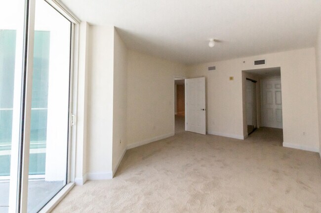 Building Photo - 241 Riverside Dr