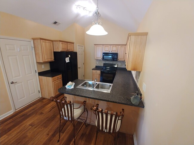 Kitchen - 555 Goldon Trophy Trl