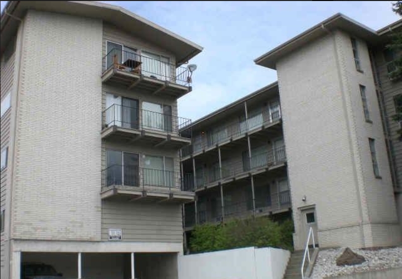 Primary Photo - College Hill Apartments