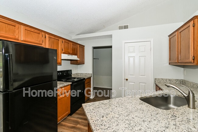 Foto del edificio - 7007 Village Ln